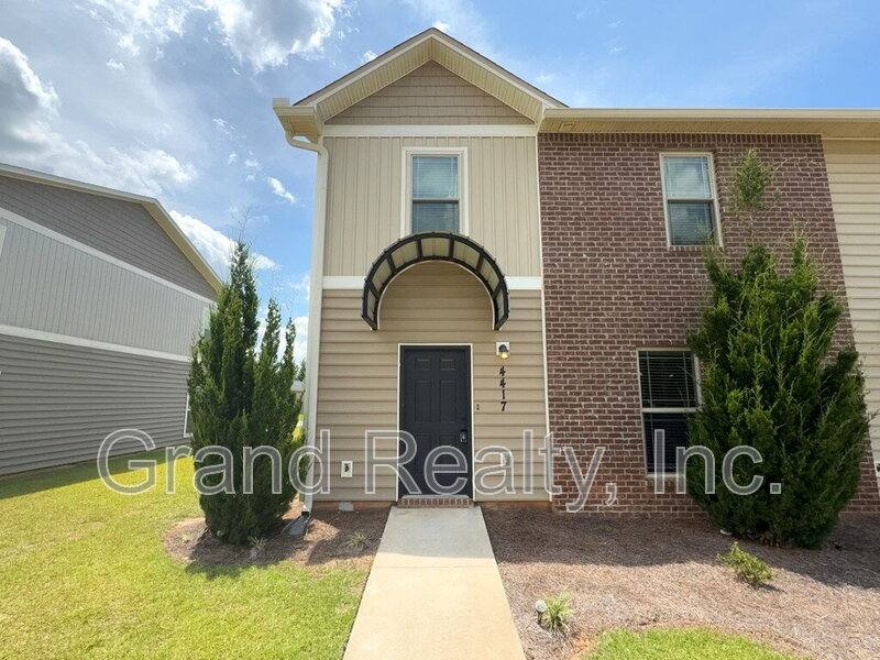 Townhouse for rent at 4417 Village Oak Lane, Milton, FL 32571