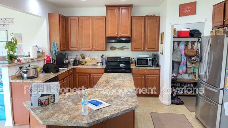 House for rent at 241 Long Ridge Dr, Coraopolis, PA 15108