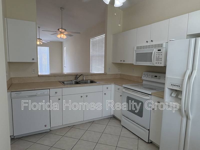 Townhouse for rent at 3629 Pine Oak Circle #106, Fort Myers, FL 33916