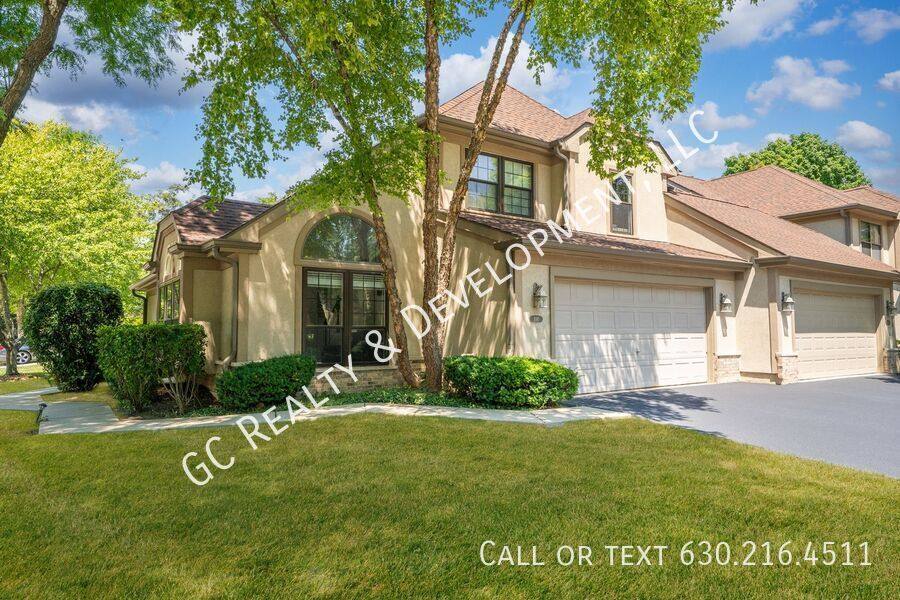 Townhouse for rent at 100 Chatsworth Circle, Schaumburg, IL 60194