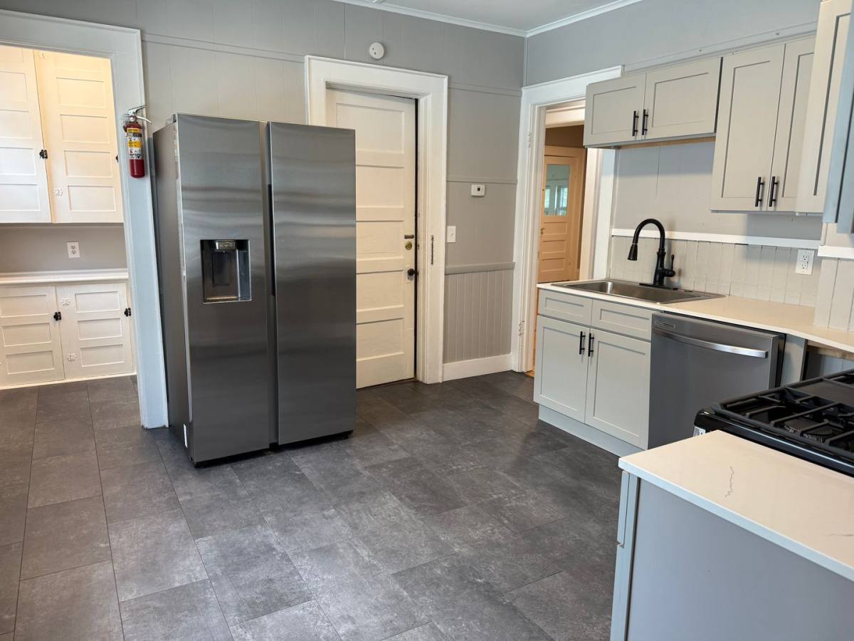 Apartment for rent at 825-827 Westcott St, Syracuse, NY 13210