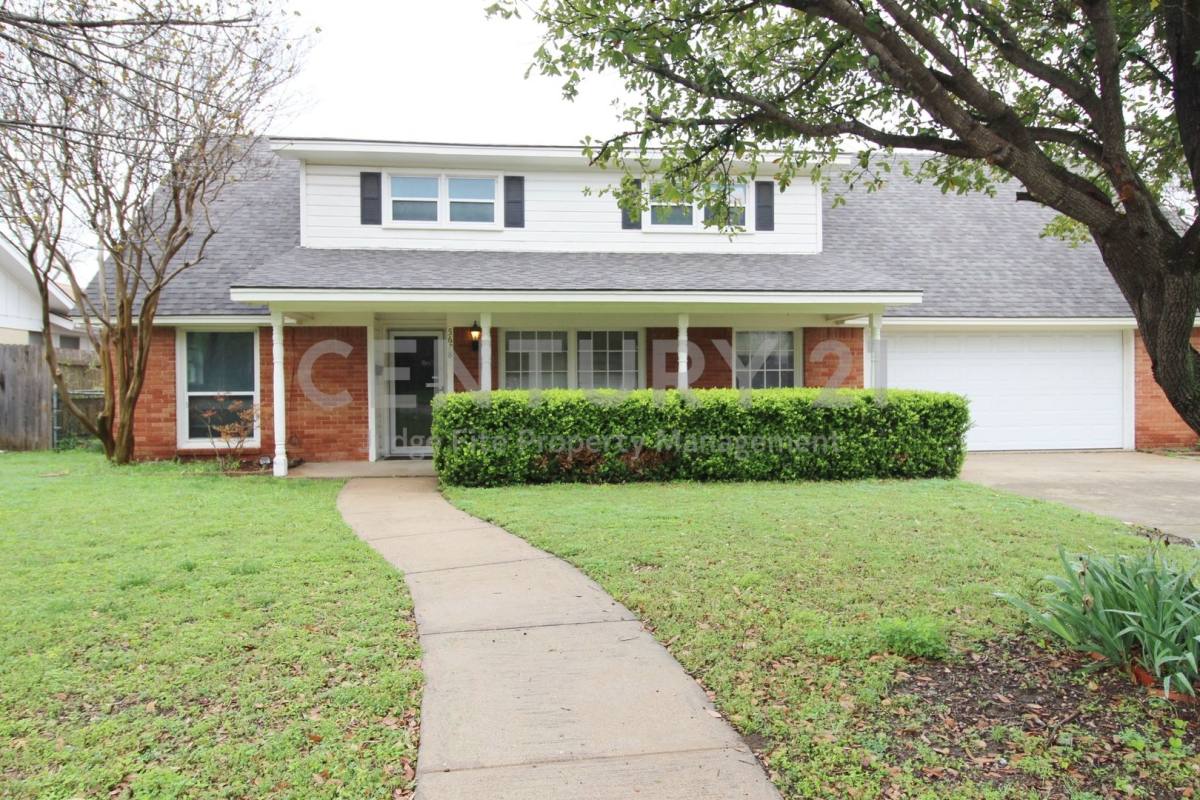 House for rent at 5678 Worrell Dr, Fort Worth, TX 76133