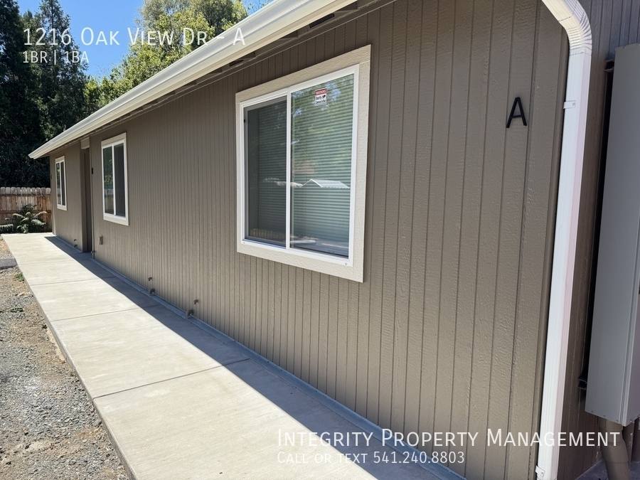Apartment for rent at 1216 Oak View Dr #A, Grants Pass, OR 97527