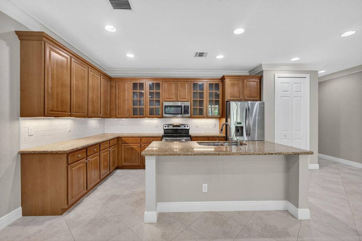 Townhouse for rent at 4803 Cadiz Circle, Palm Beach Gardens, FL 33418
