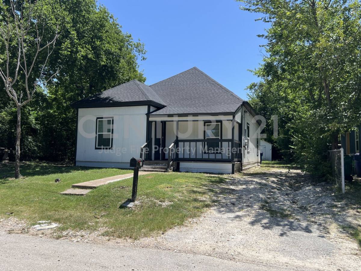 House for rent at 414 N Flat St, Waxahachie, TX 75165