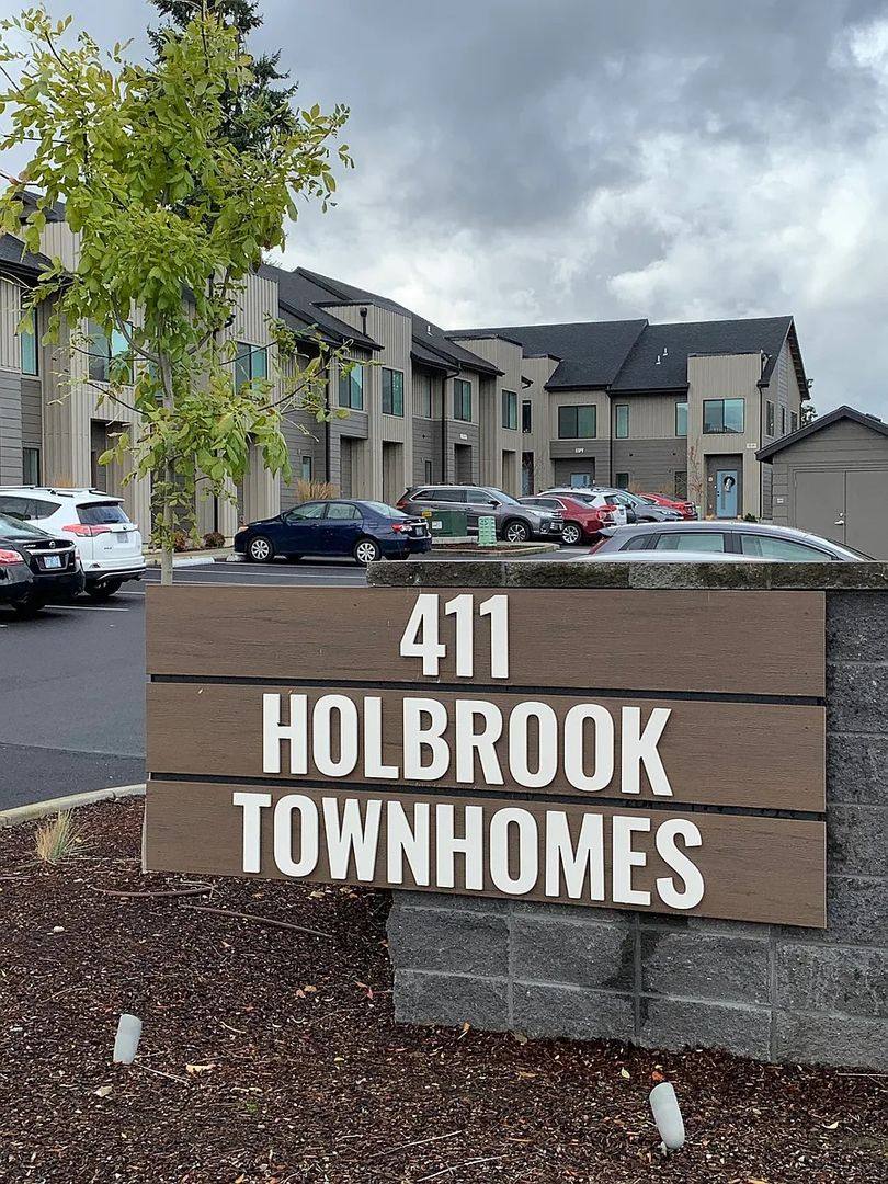 Townhouse for rent at 411 Holbrook Lane, Creswell, OR 97426