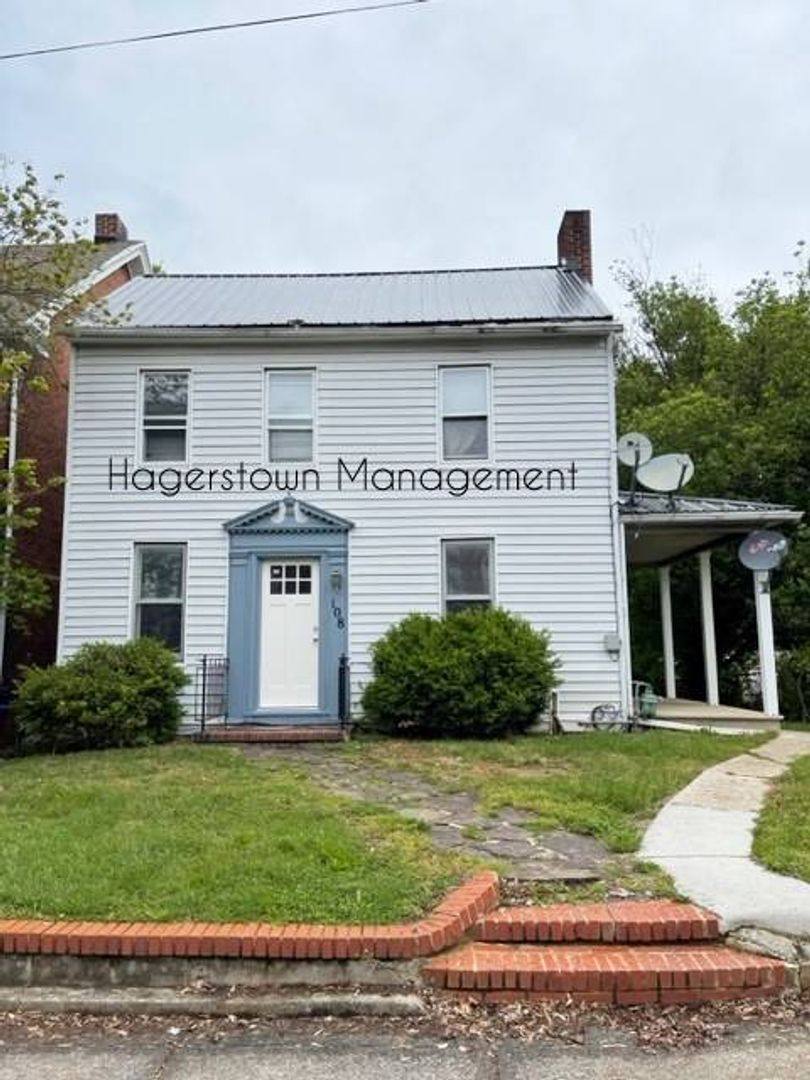 Apartment for rent at 108 Wayside Ave, Hagerstown, MD 21740