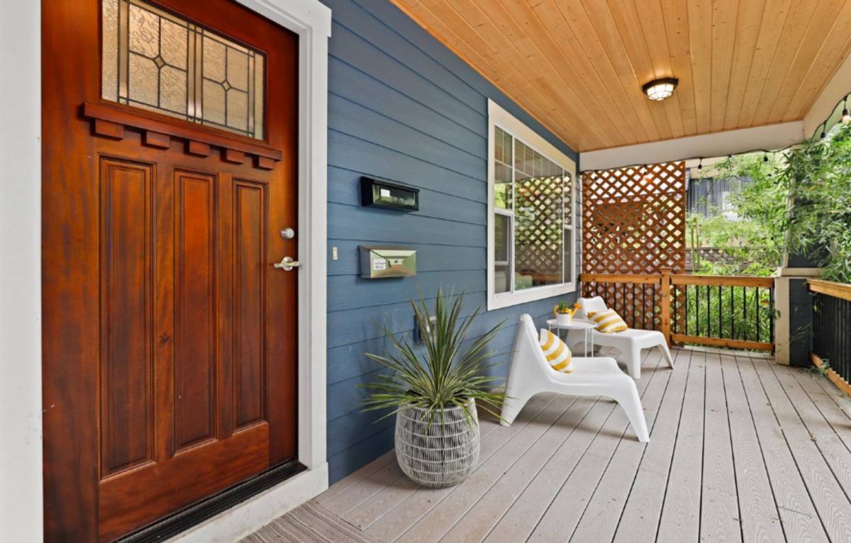 House for rent at 1927 SE Washington St, Portland, OR 97214
