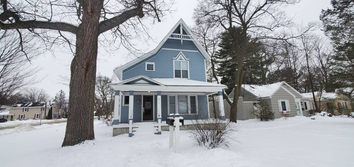 Apartment for rent at 876 Washington St, Traverse City, MI 49684