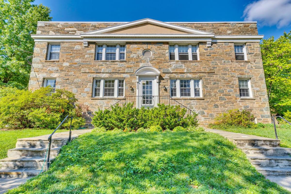 Condo for rent at 300 Commonwealth Ave #1, Alexandria, VA 22301