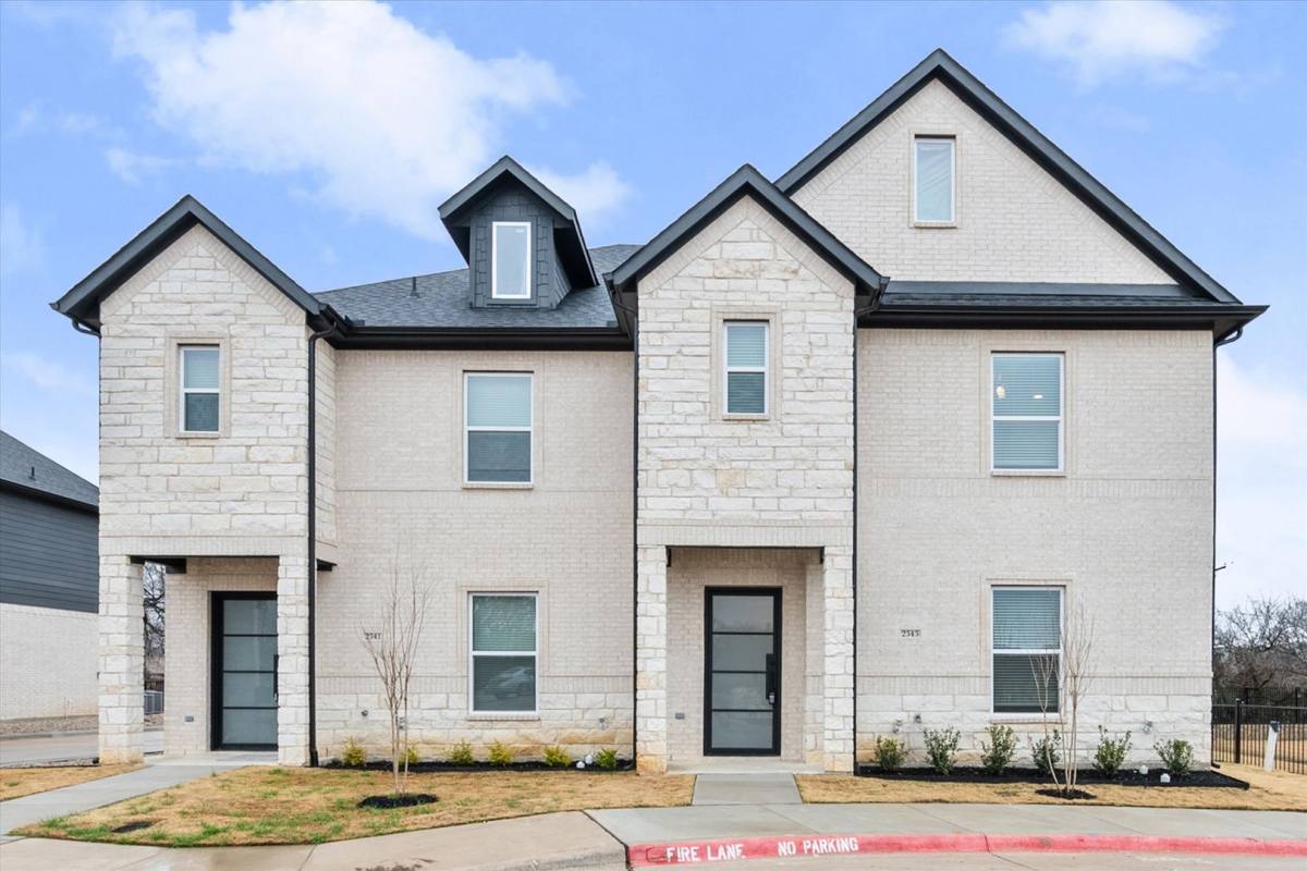Townhouse for rent at 2331 Spring Park Blvd, Arlington, TX 76016