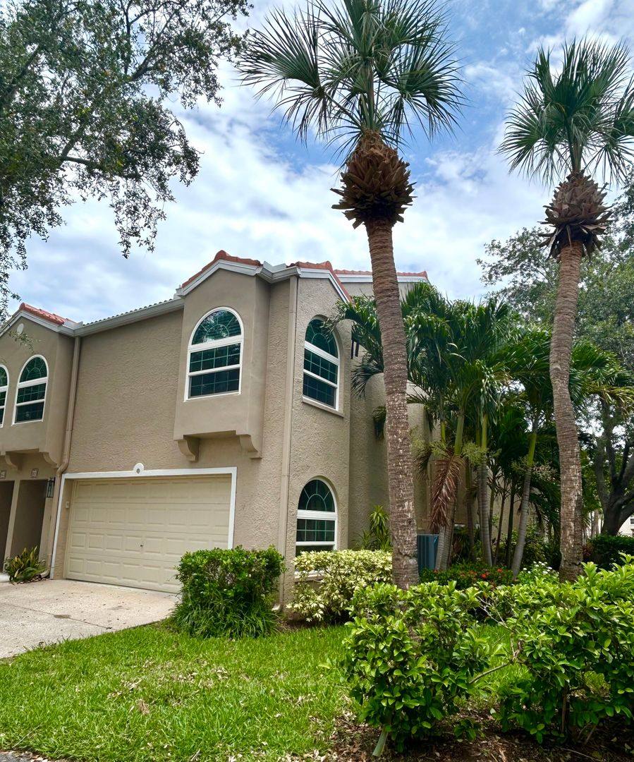 Townhouse for rent at 661 Segovia Court NE, Saint Petersburg, FL 33703