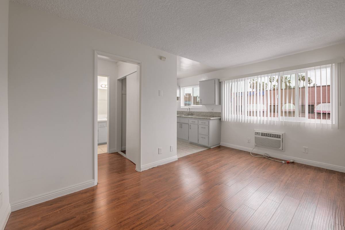 Apartment for rent at 981 Elden Ave #8, Los Angeles, CA 90006