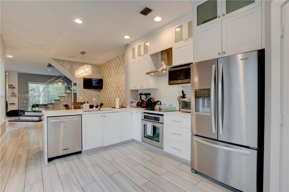 Townhouse for rent at 1364 W Harbor View, Hollywood, FL 33019