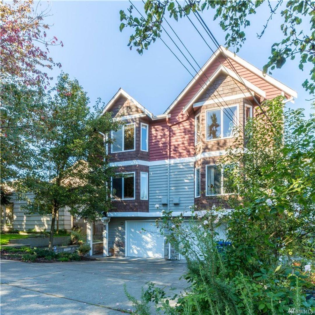 Townhouse for rent at 160 Florentia St, Seattle, WA 98109
