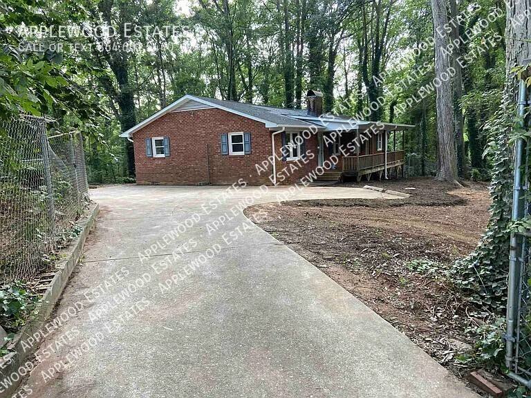 Apartment for rent at 1000 Textile Rd #B, Spartanburg, SC 29301