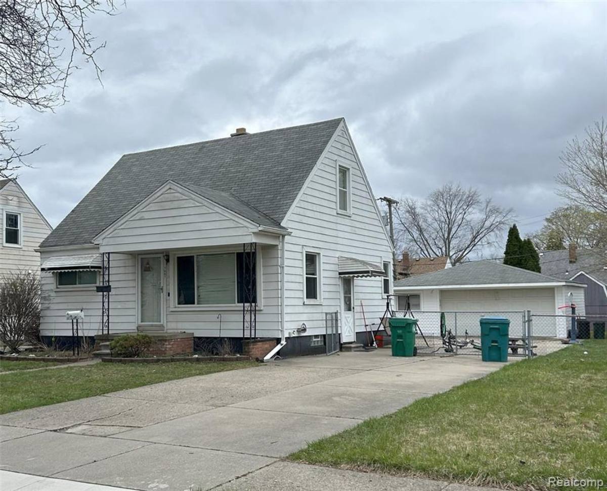 House for rent at 7097 Deering St, Garden City, MI 48135