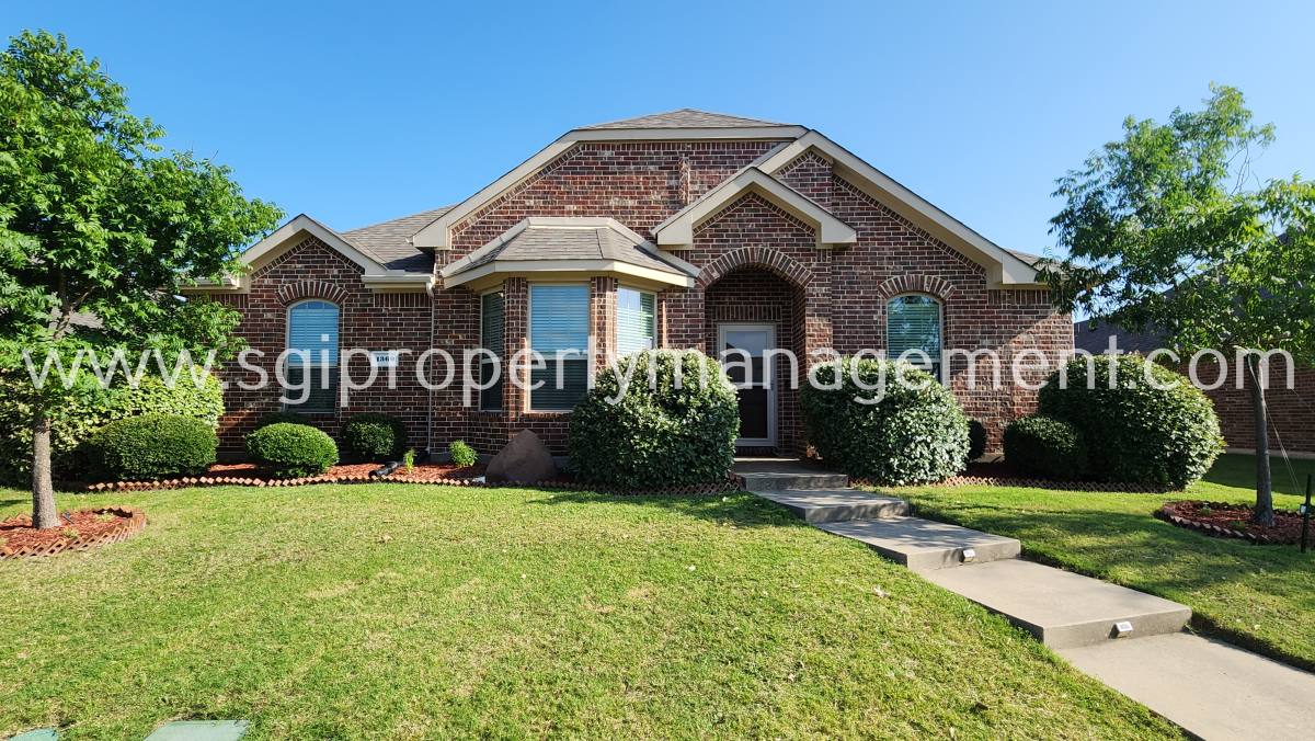 House for rent at 1369 Crescent Cove Dr, Rockwall, TX 75087