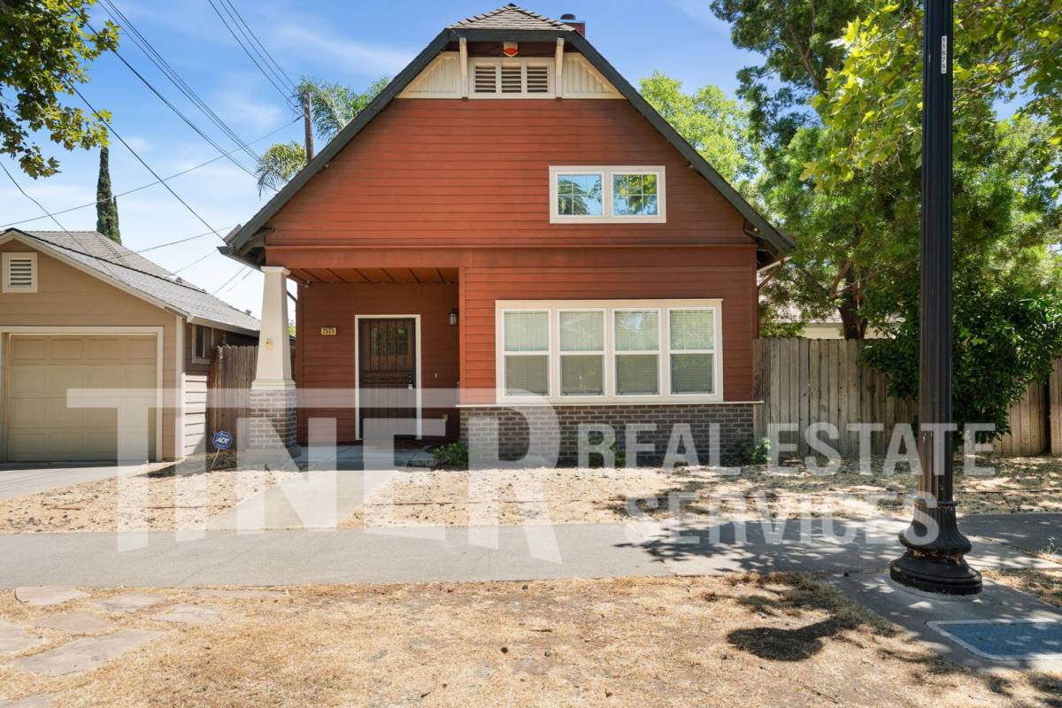 House for rent at 2525 37th St, Sacramento, CA 95817