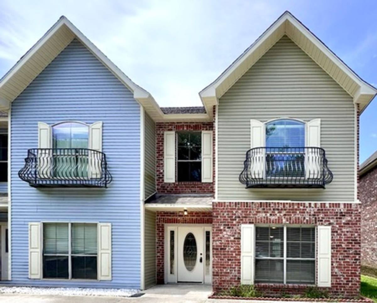 Townhouse for rent at 24117 Chateau De Chene, Walker, LA 70785
