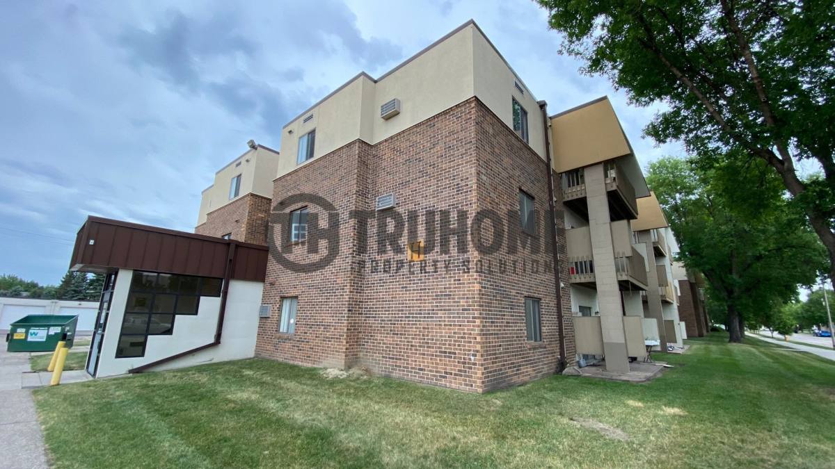 Apartment for rent at 715 N 40th St, Grand Forks, ND 58203
