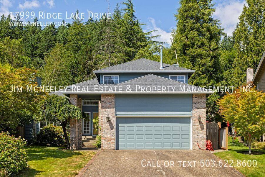 House for rent at 17999 Ridge Lake Dr, Lake Oswego, OR 97034