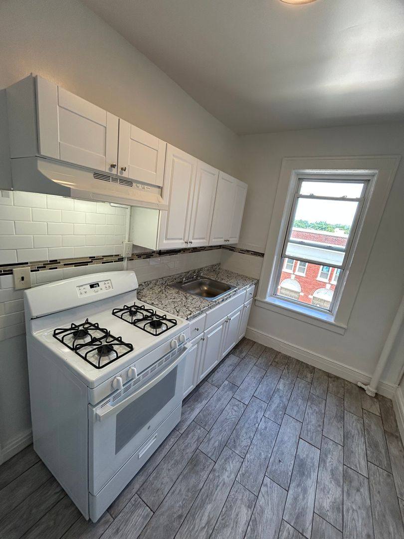 Apartment for rent at 300 Elm Place, Leonia, NJ 07605