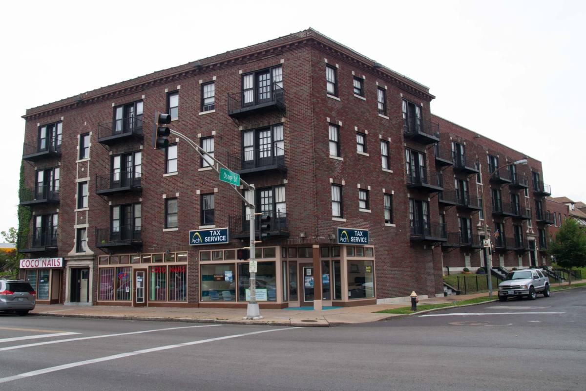 Apartment for rent at 3954 S Grand Ave, Saint Louis, MO 63118