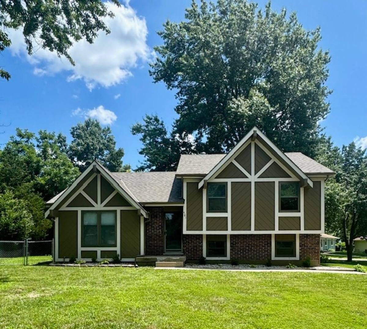 House for rent at 401 14th Ave N, Greenwood, MO 64034