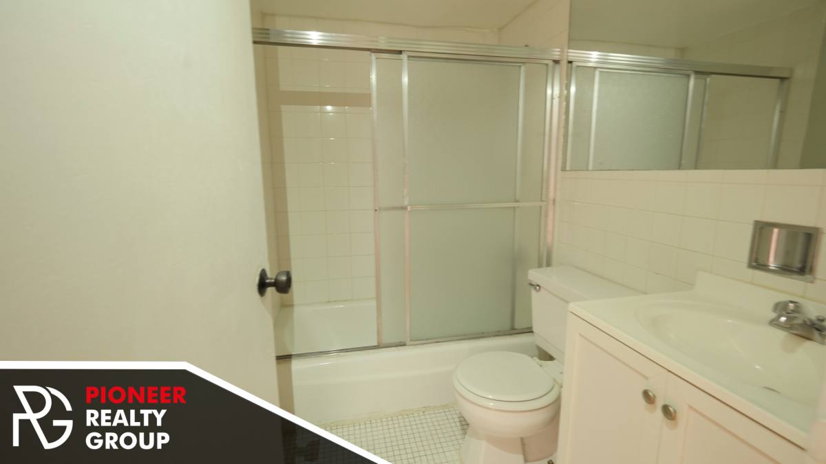 Apartment for rent at 510 W Briar, Chicago, IL 60657