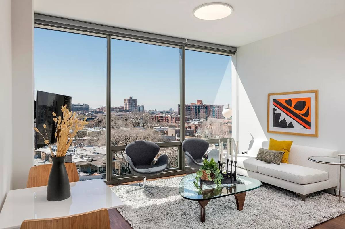 Apartment for rent at 3478 N Broadway, Chicago, IL 60657