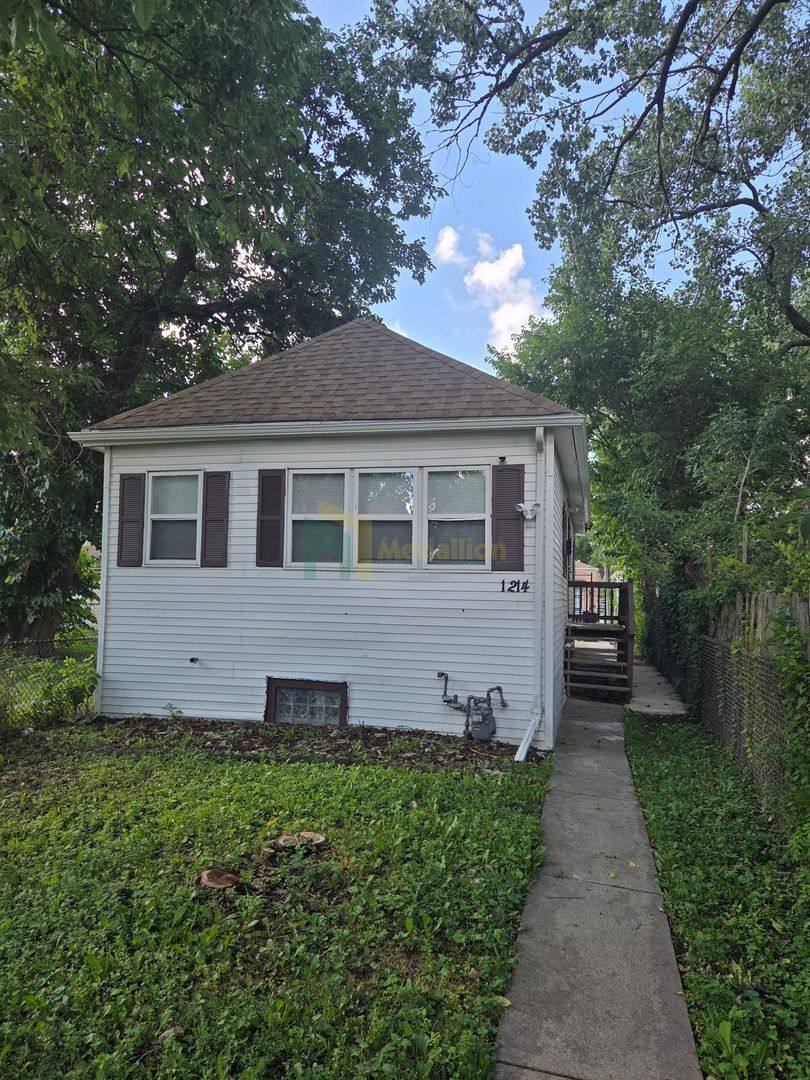 House for rent at 1214 W 98th St, Chicago, IL 60643