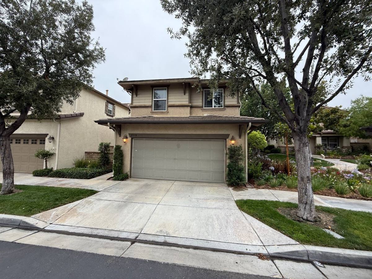 Townhouse for rent at 27379 Dearborn Dr, Valencia, CA 91354