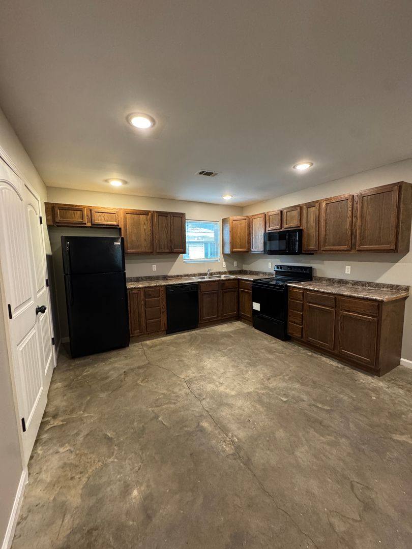 House for rent at 1304 W Monroe, Jonesboro, AR 72404