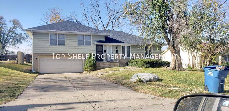 House for rent at 2202 62nd St, Urbandale, IA 50322