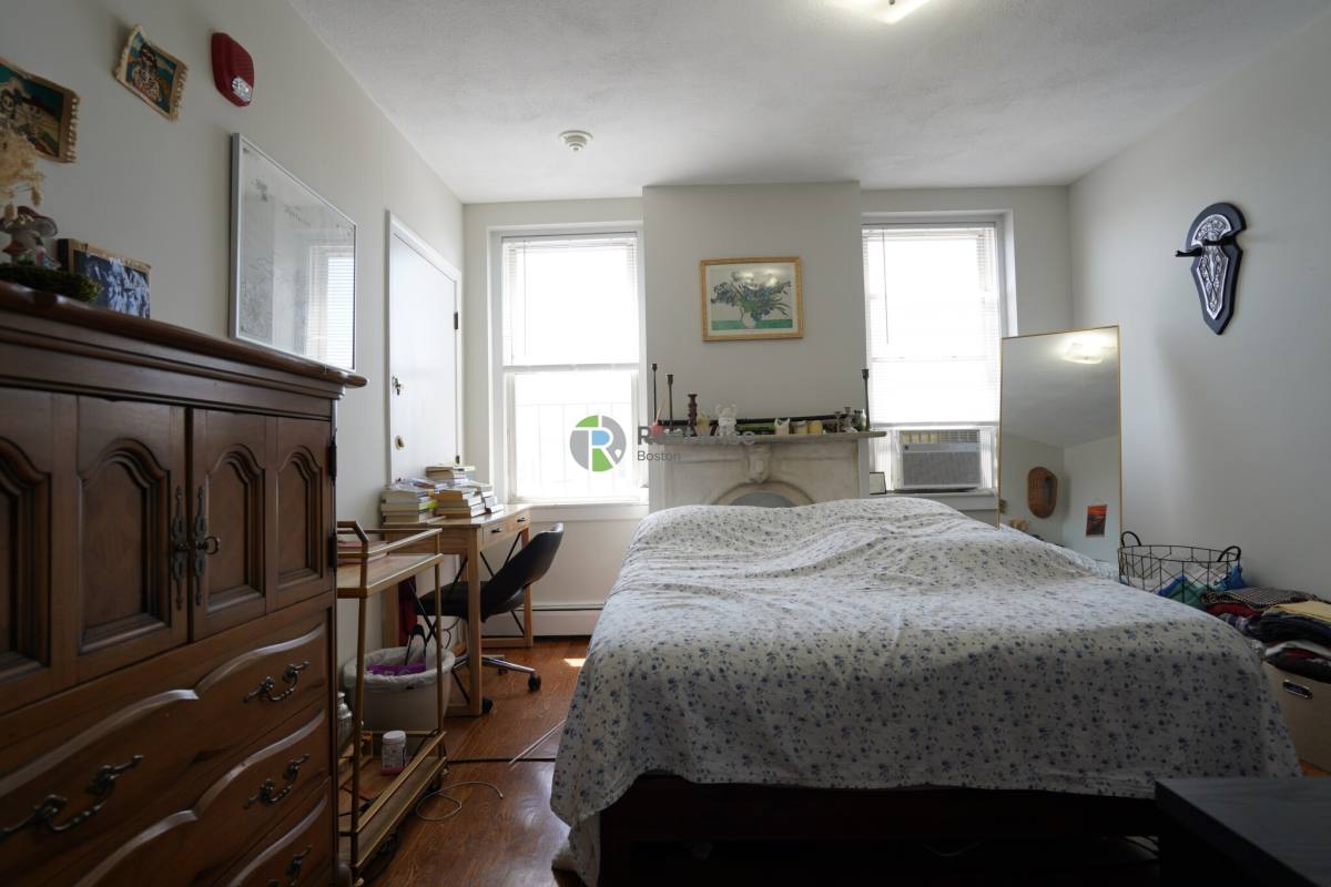 722 E Sixth St #3L, South Boston, MA 02127