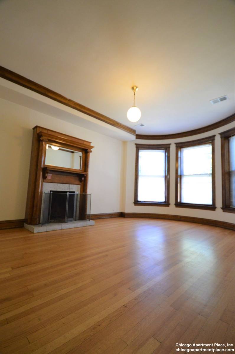 Apartment for rent at 849 W Sheridan Rd #1, Chicago, IL 60613