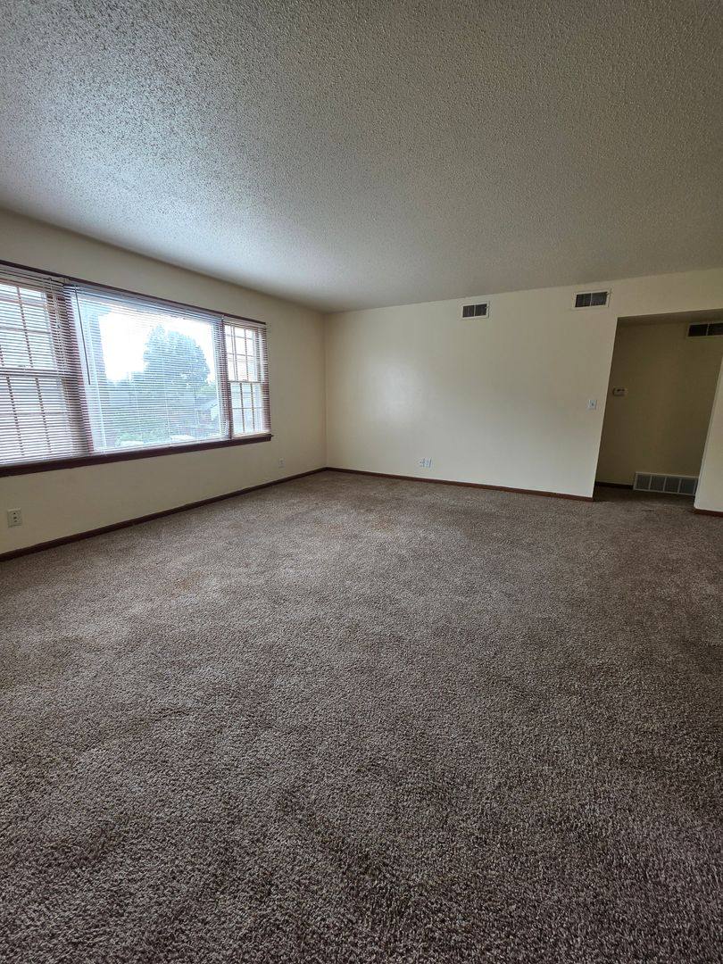Apartment for rent at 4918 Ames Ave, Omaha, NE 68104