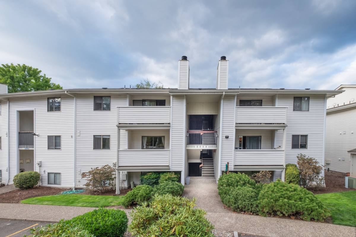 Condo for rent at 11044 SW Greenburg Rd, Portland, OR 97223