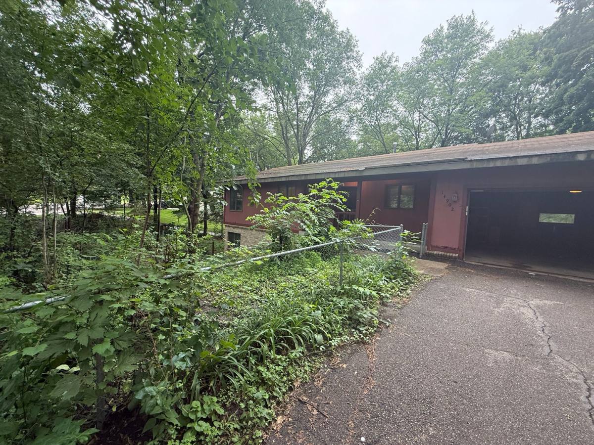 House for rent at 14902 Wildwood Rd, Burnsville, MN 55306