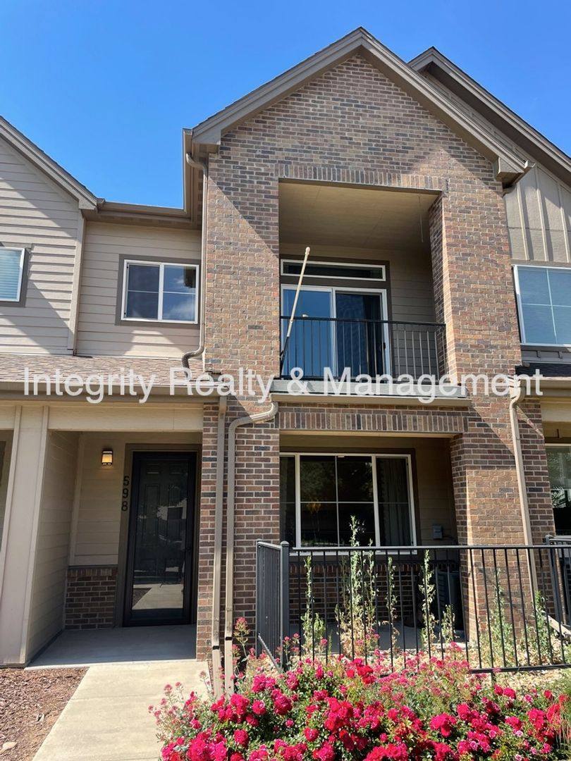 Townhouse for rent at 598 E Dry Creek Place, Littleton, CO 80122