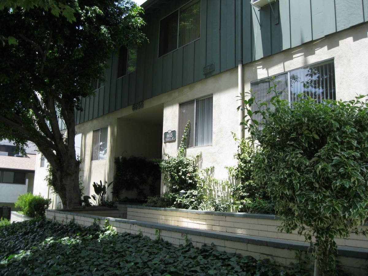 Apartment for rent at 6655 Franklin Ave, Los Angeles, CA 90028