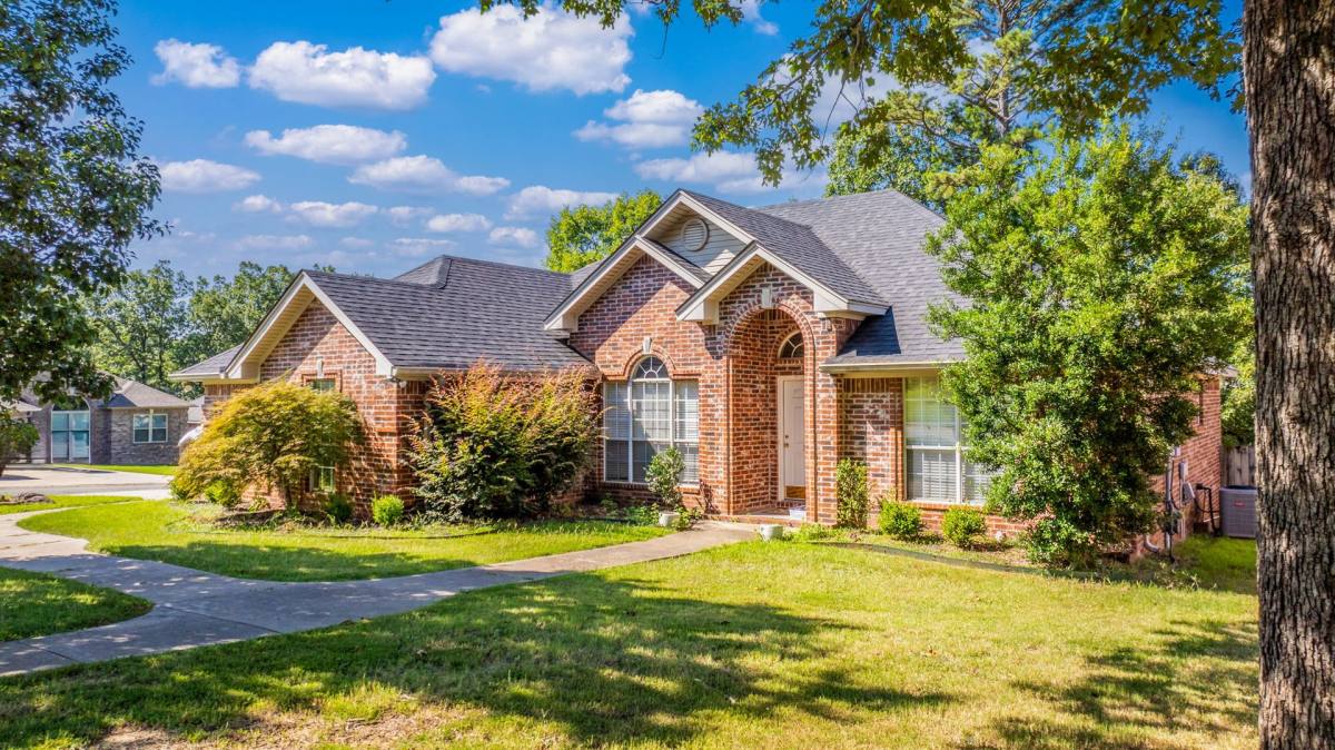 House for rent at 161 Diamond Pointe, Maumelle, AR 72113