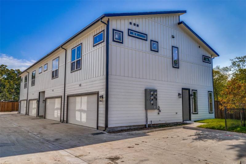 Condo for rent at 2116 Shea Rd, Dallas, TX 75235