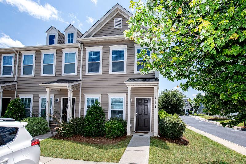Townhouse for rent at 13406 Calloway Glen Dr, Charlotte, NC 28273