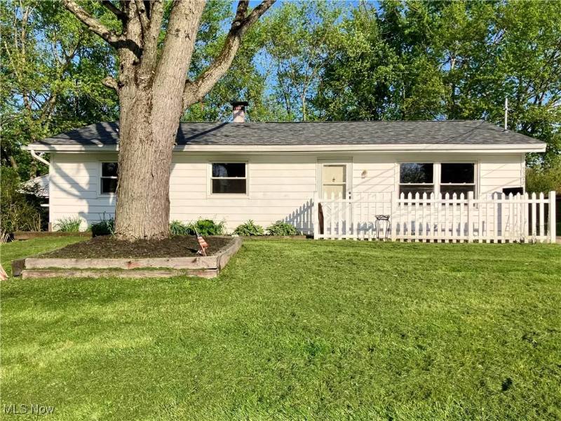 House for rent at 3372 Lynwood Dr, NW, Warren, OH 44485