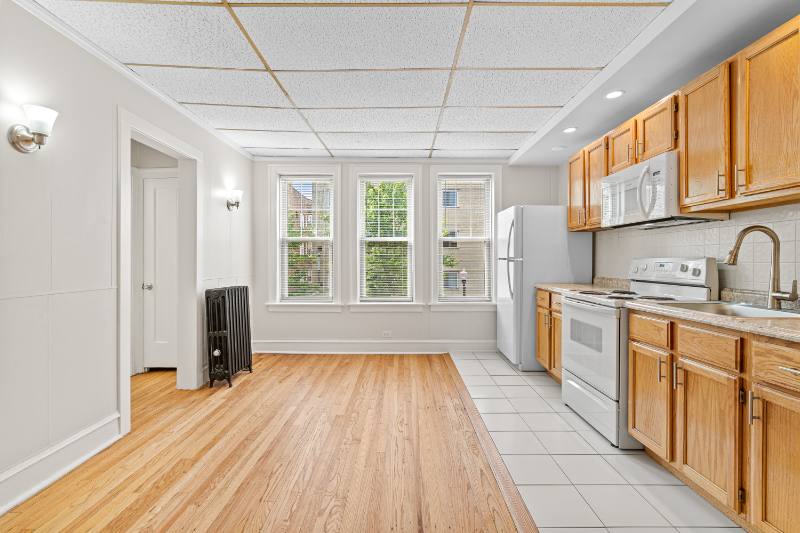 Apartment for rent at 1440 W Howard St #5, Chicago, IL 60626
