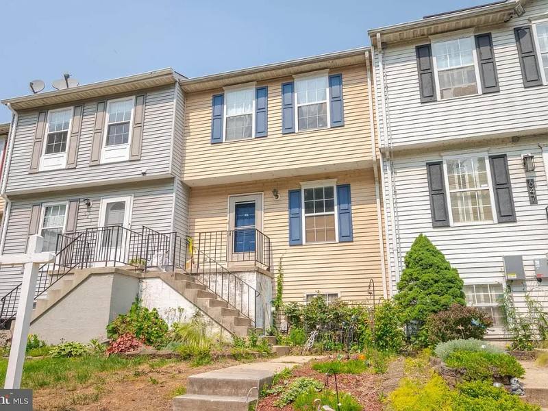 Townhouse for rent at 645 Nollmeyer Rd, Middle River, MD 21220