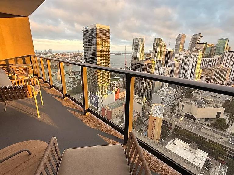Apartment for rent at 601 NE 1st Ave, Miami, FL 33132