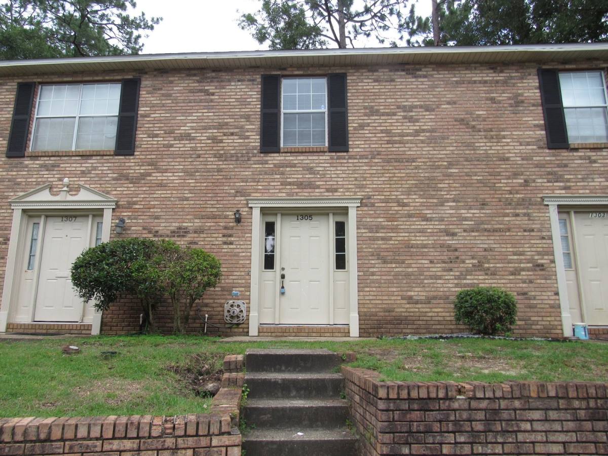 Townhouse for rent at 1305 Foxborough Dr, Pensacola, FL 32514